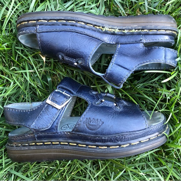Dr. Martens Daisy O-ring Cut-Out Sandals - Picture 4 of 16